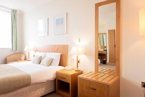 In-room safe, desk, iron/ironing board, free WiFi - Carousel Hotel (Blackpool)