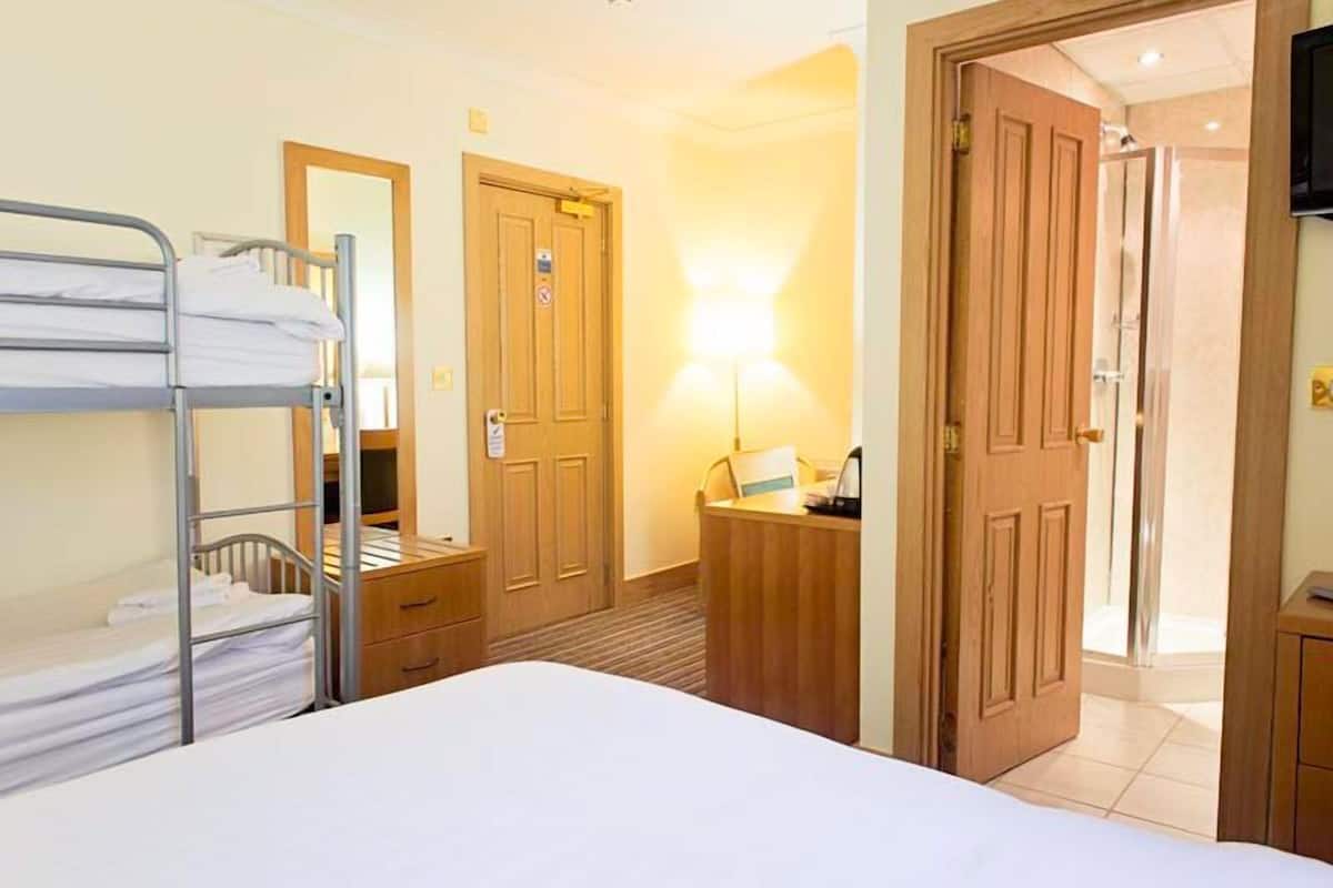 In-room safe, desk, iron/ironing board, free WiFi