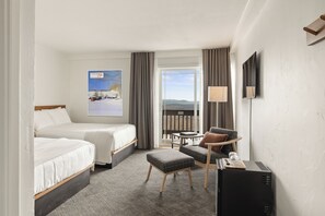 Desk, blackout curtains, soundproofing, free WiFi