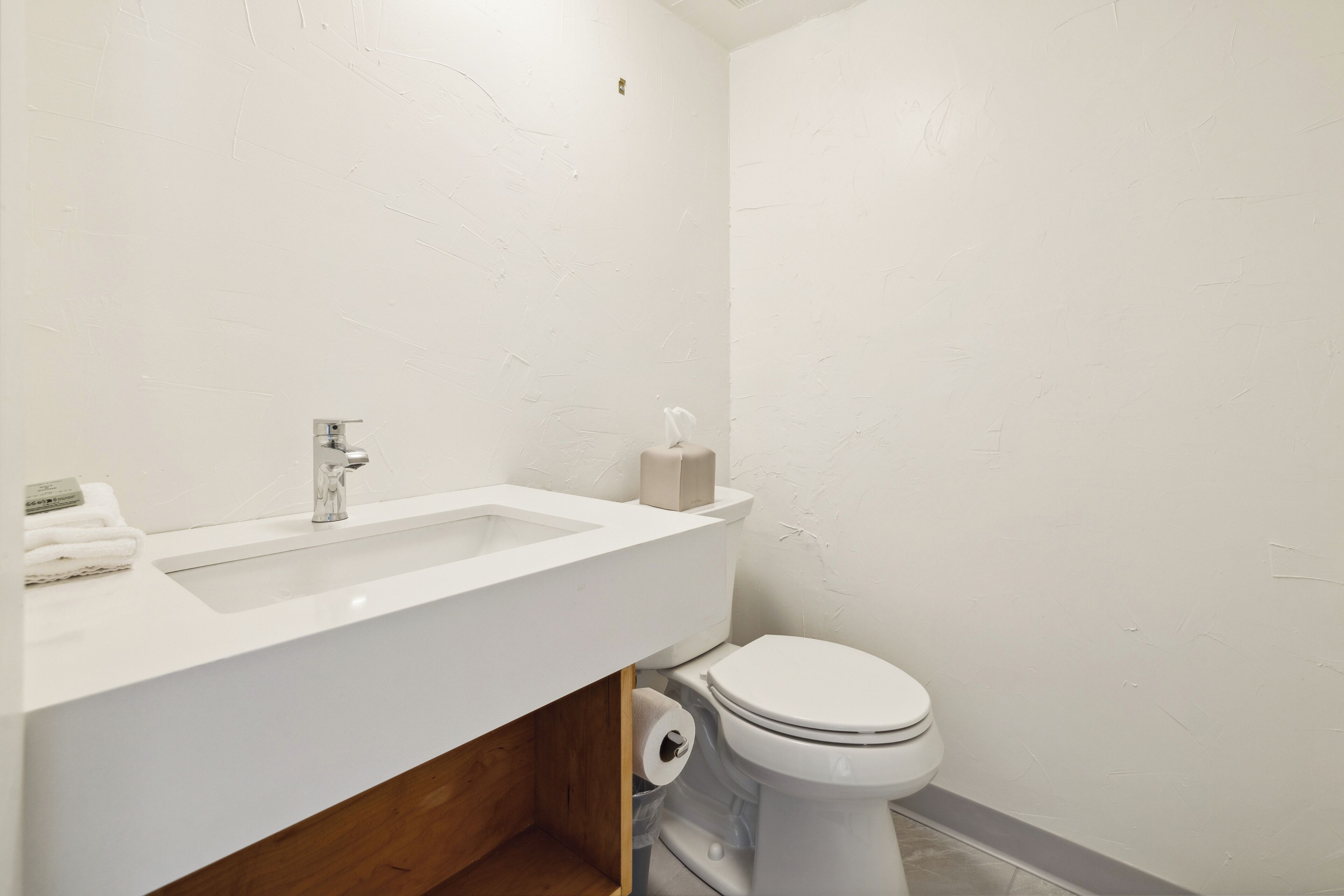 Signature Studio Suite, 1 Queen Bed, Mountain View | Bathroom