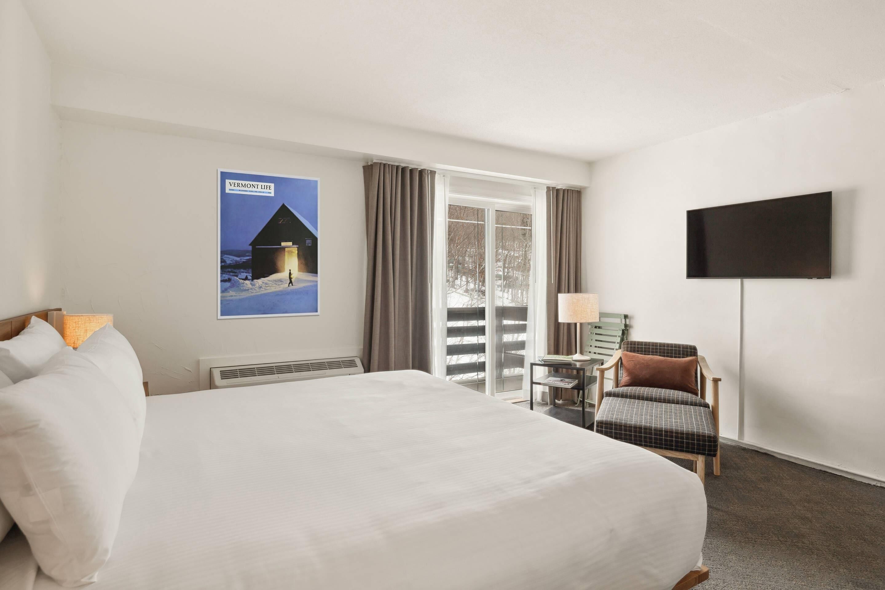 Standard Room, 1 King Bed, Non Smoking | Desk, blackout drapes, soundproofing, WiFi (free)