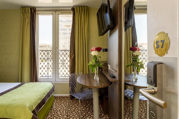 Minibar, in-room safe, desk, iron/ironing board