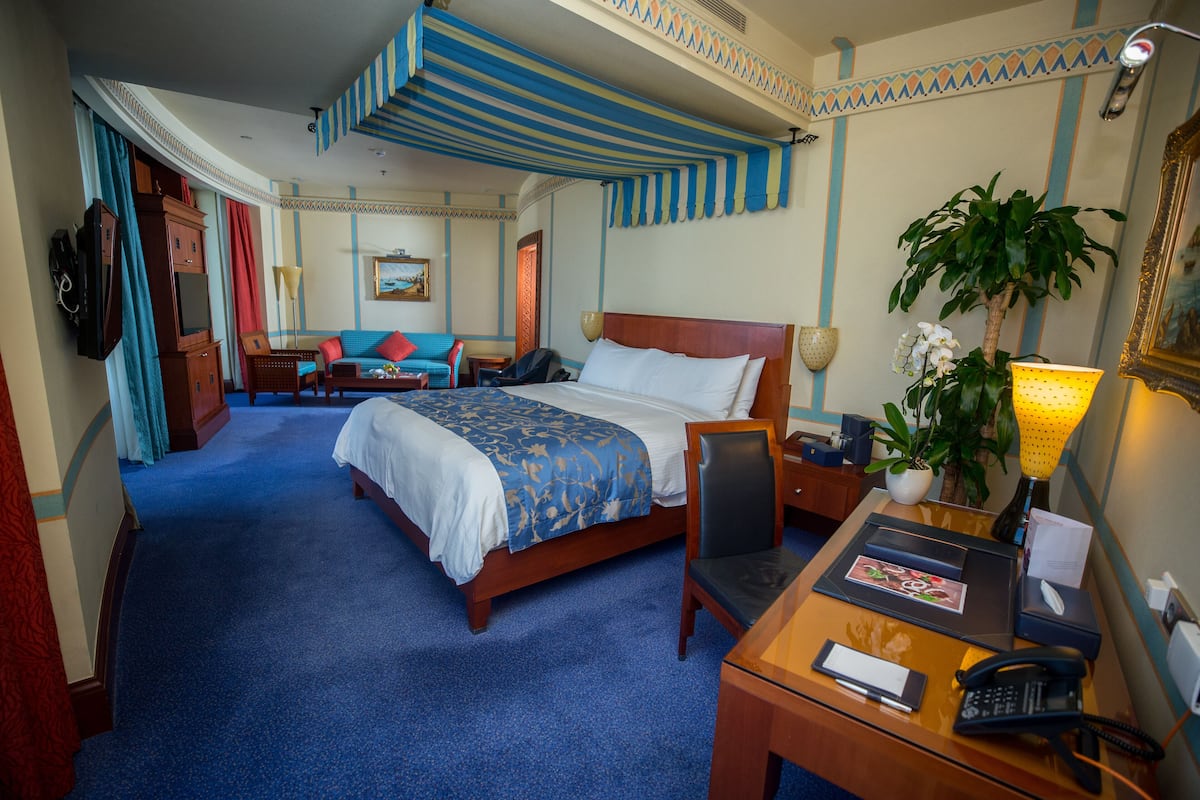 1 bedroom, hypo-allergenic bedding, pillowtop beds, minibar