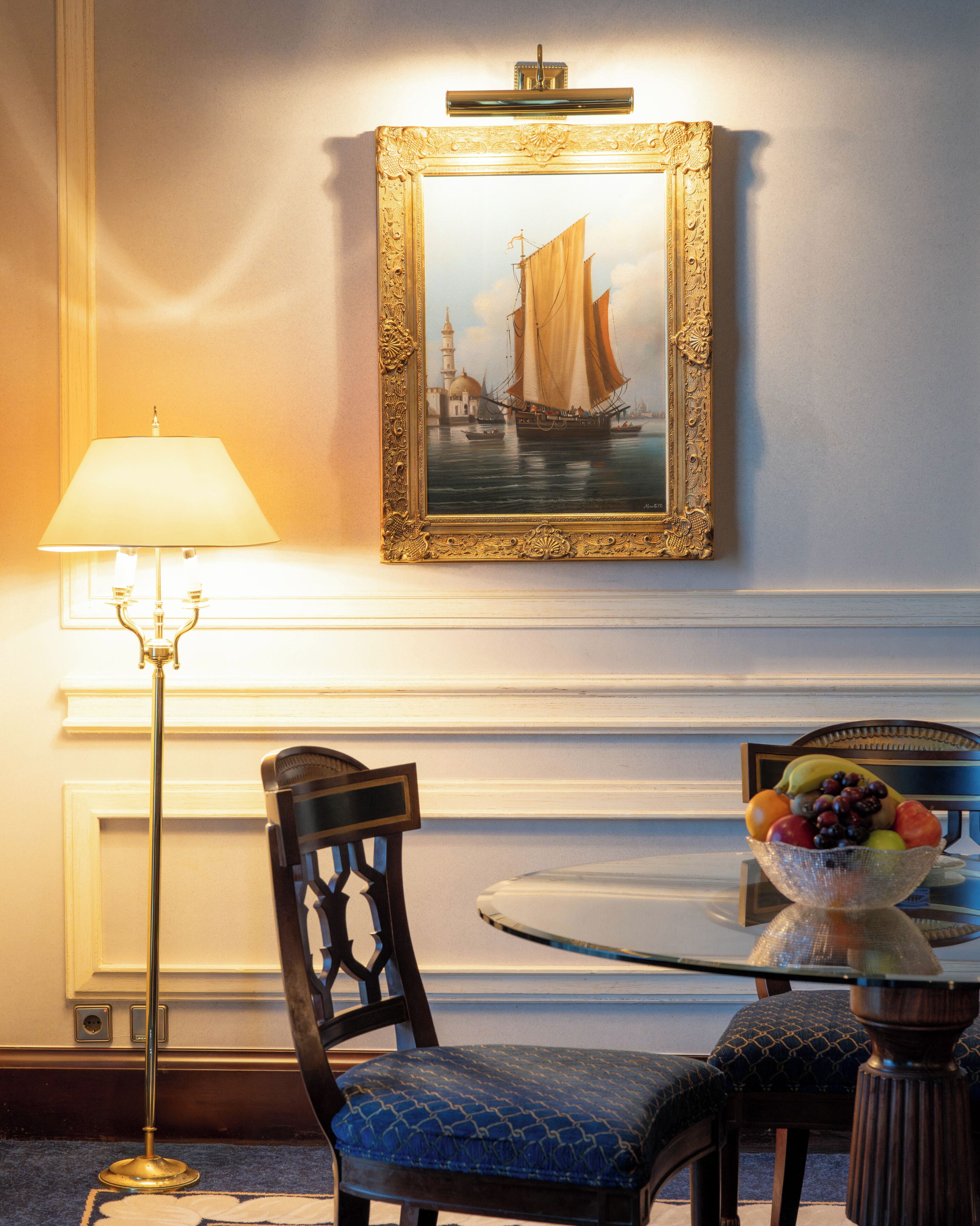 Suite | Hypo-allergenic bedding available, pillowtop beds, minibar, in-room safe