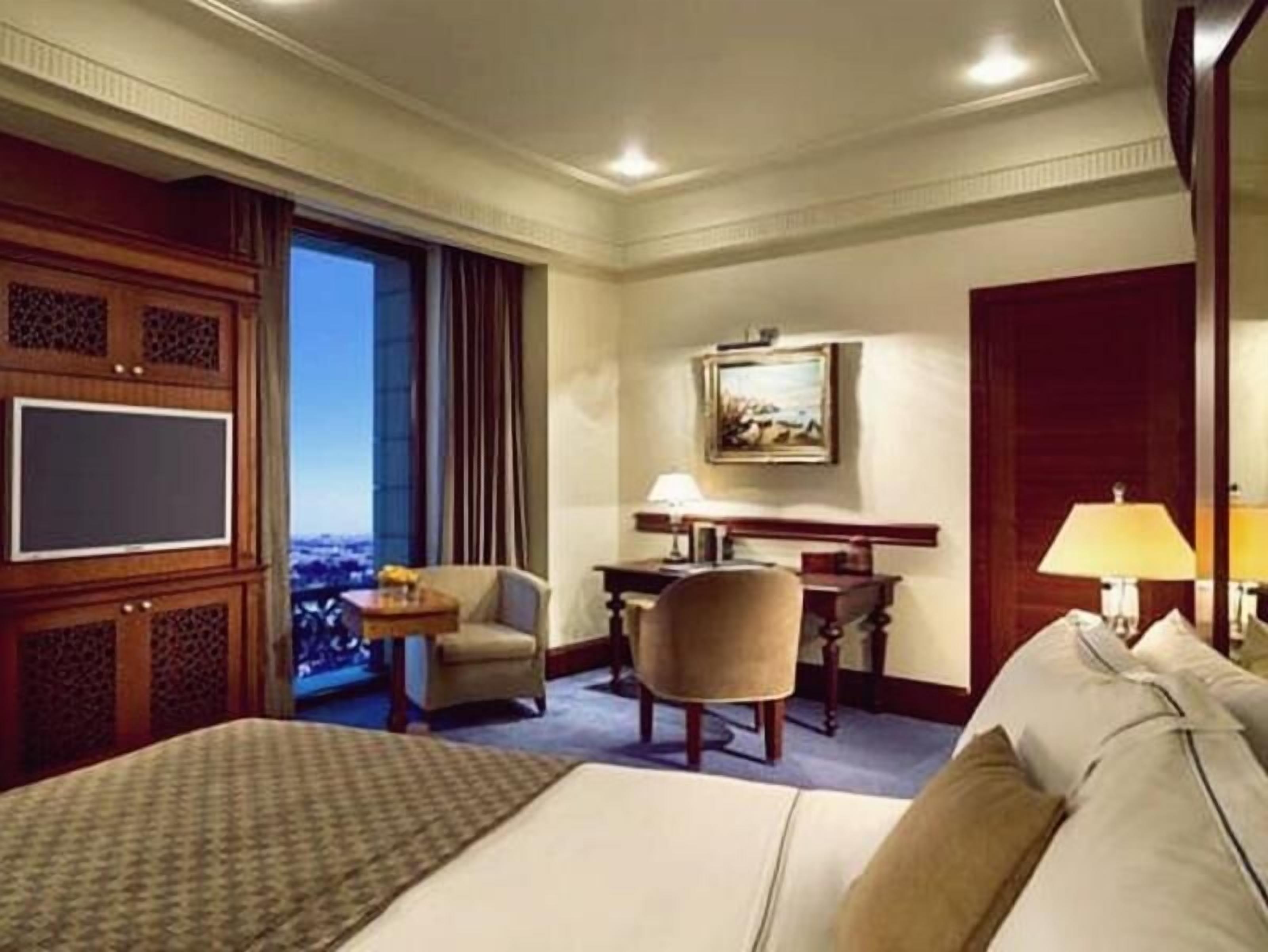 Hypo-allergenic bedding, pillow-top beds, minibar, in-room safe