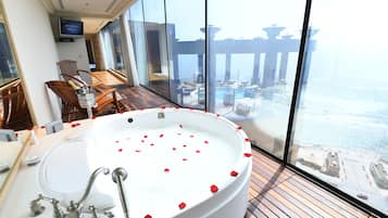Royal Suite | Bathroom | Deep-soaking bathtub, designer toiletries, hair dryer, bathrobes
