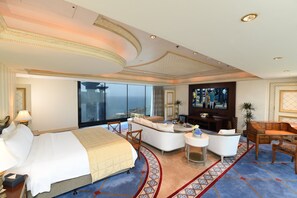 Ropa de cama hipoalergénica, colchones con pillow-top y minibar 