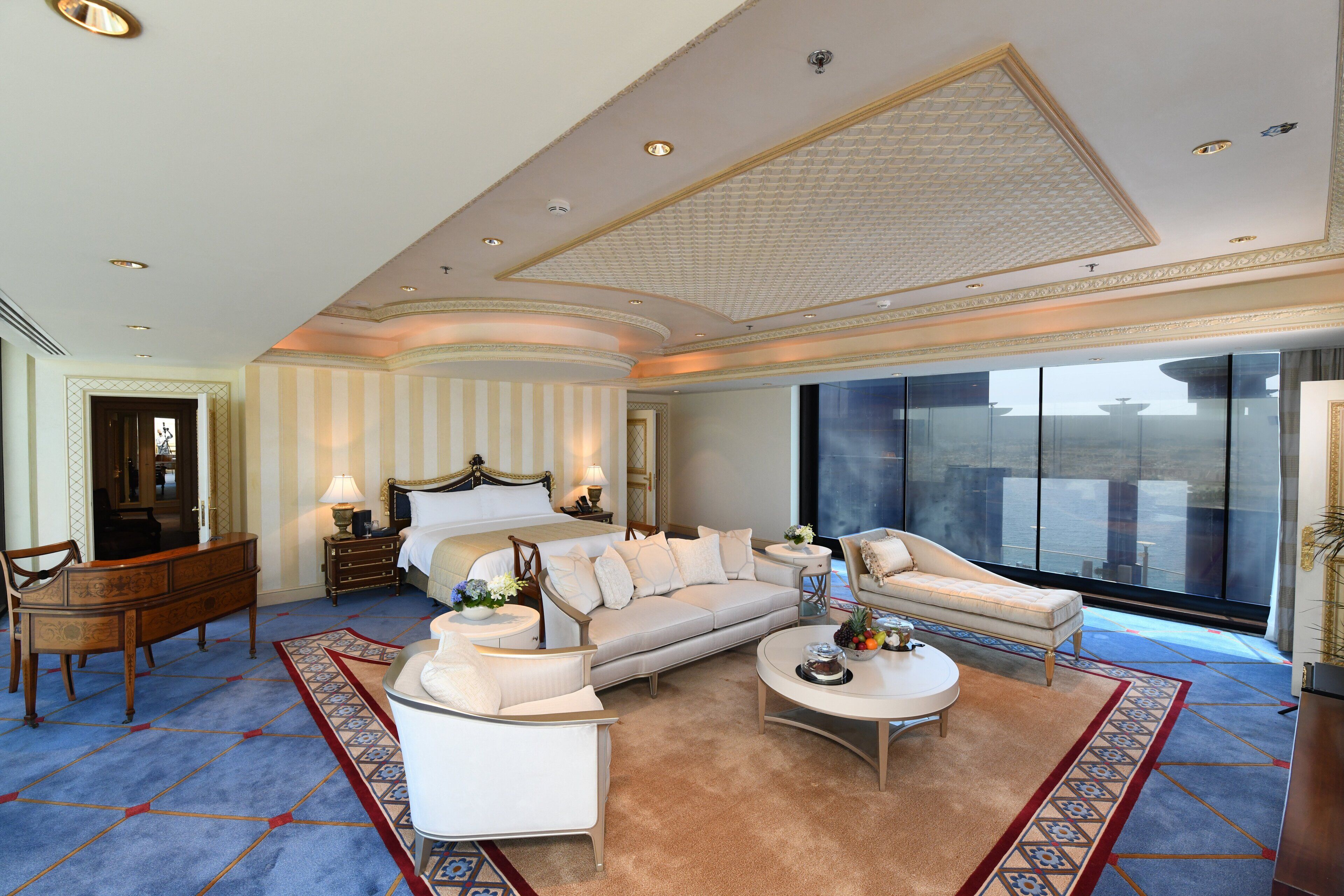royal suite | 1 bedroom, hypo-allergenic bedding, pillow-top beds, minibar
