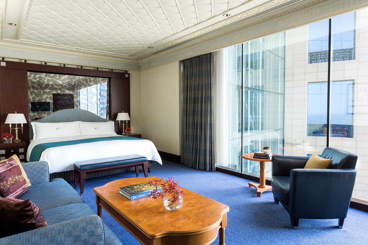 1 bedroom, hypo-allergenic bedding, pillowtop beds, minibar