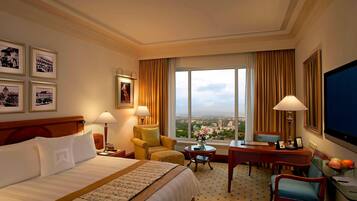 Quarto club, 1 cama Queen, na torre | Roupas de cama premium, frigobar, cofres nos quartos, escrivaninha