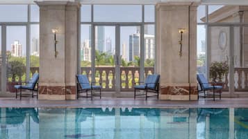 สระว่ายน้ำในร่ม