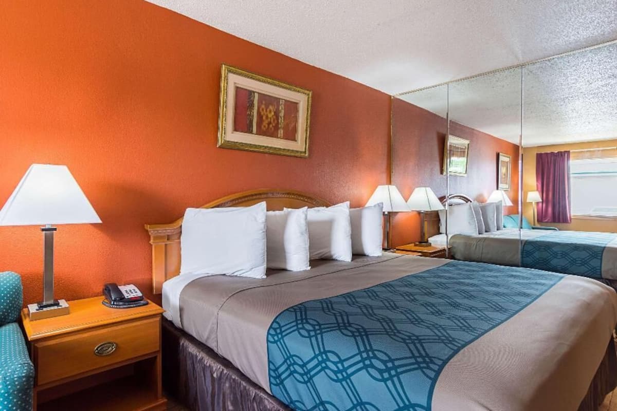 Desk, iron/ironing board, rollaway beds, free WiFi