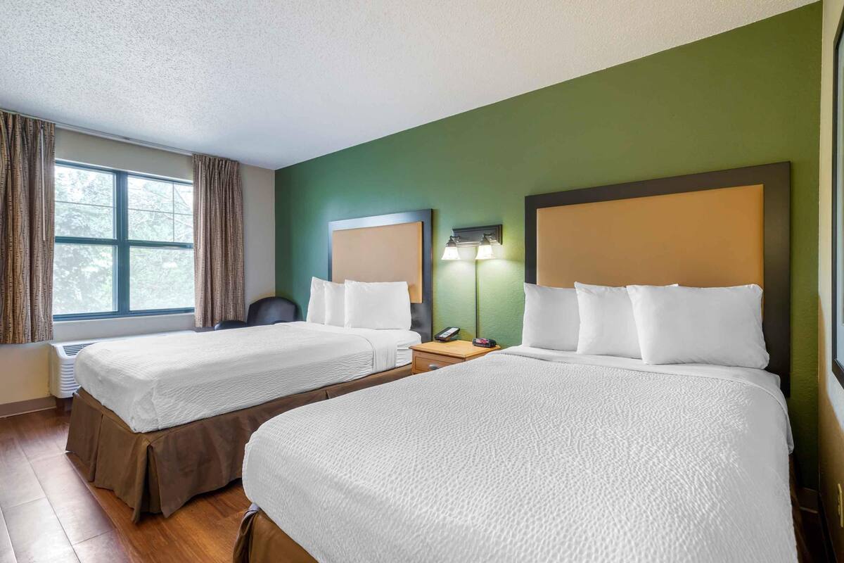 Studio, 2 Double Beds, Non Smoking | Desk, iron/ironing board, free WiFi, bed sheets
