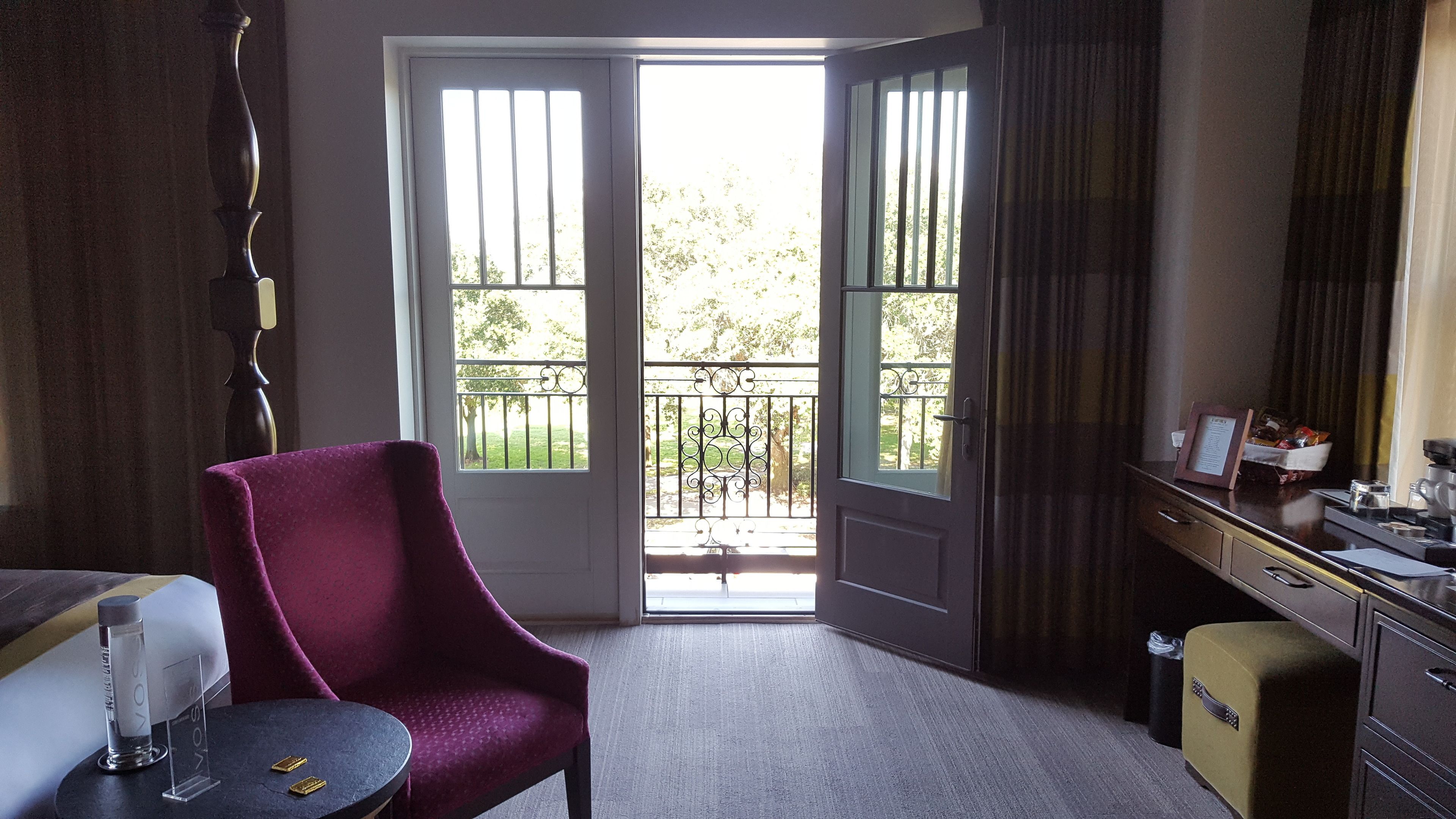 premium suite, 1 king bed, city view | balcony