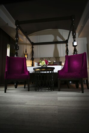 42-inch LCD TV with digital channels, TV - The Birchwood (St. Petersburg)