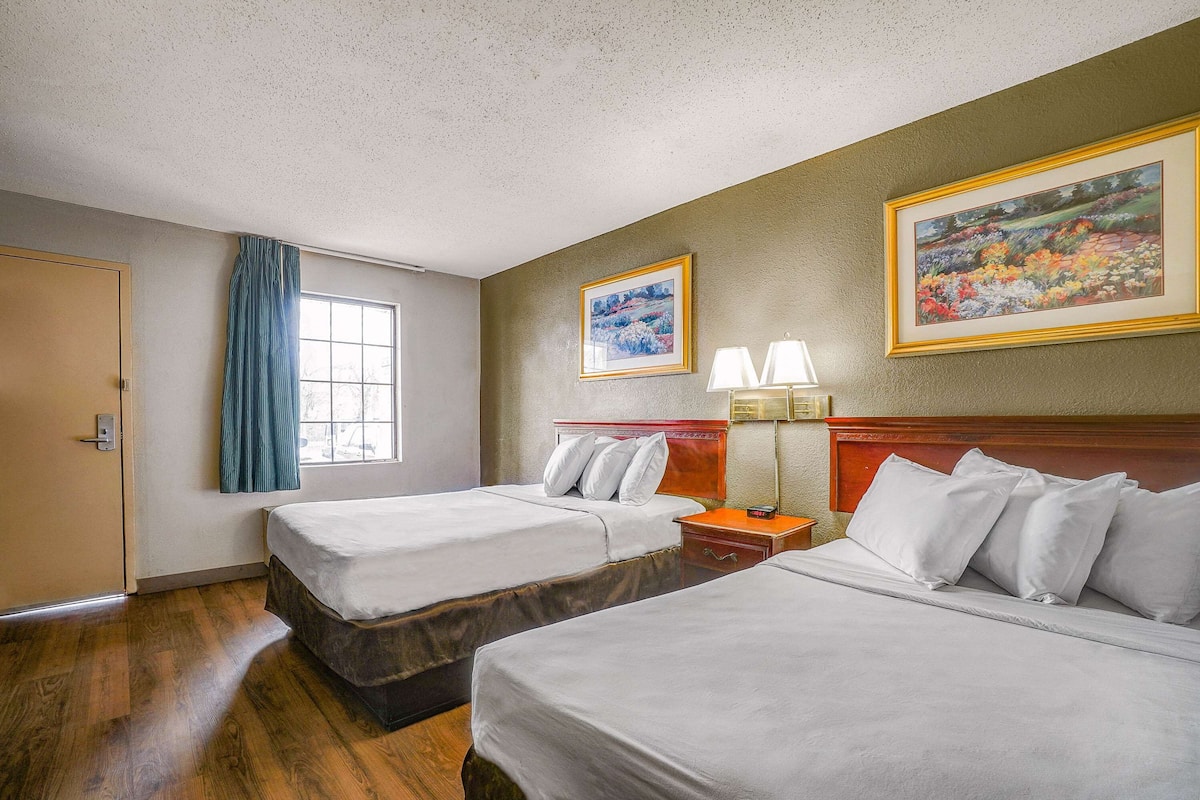 Desk, blackout curtains, free WiFi, bed sheets