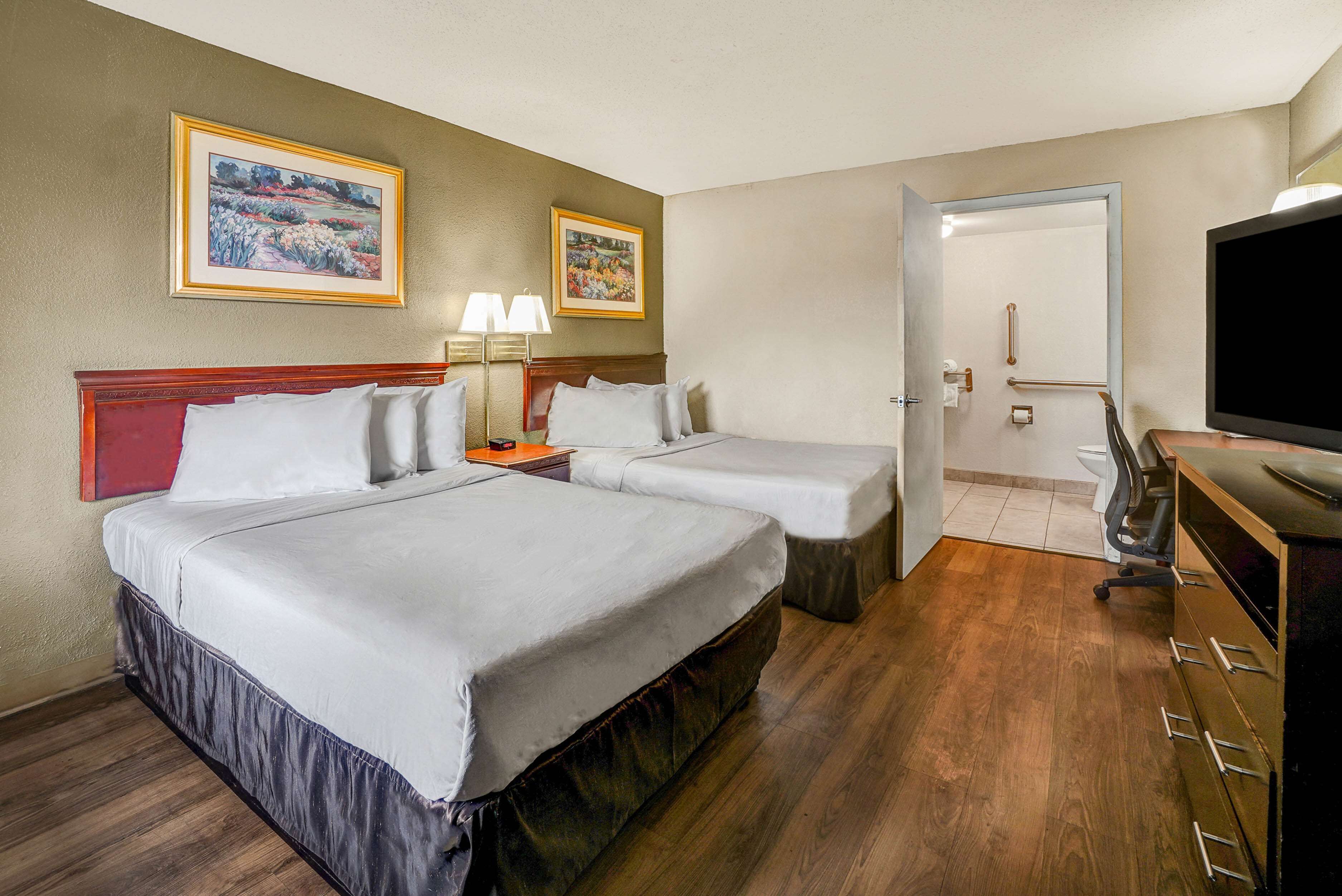 Desk, blackout drapes, free WiFi, bed sheets