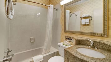 Tina con regadera y toallas