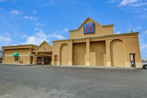 Exterior - Motel 6 Lester, PA - Philadelphia Airport (Essington)