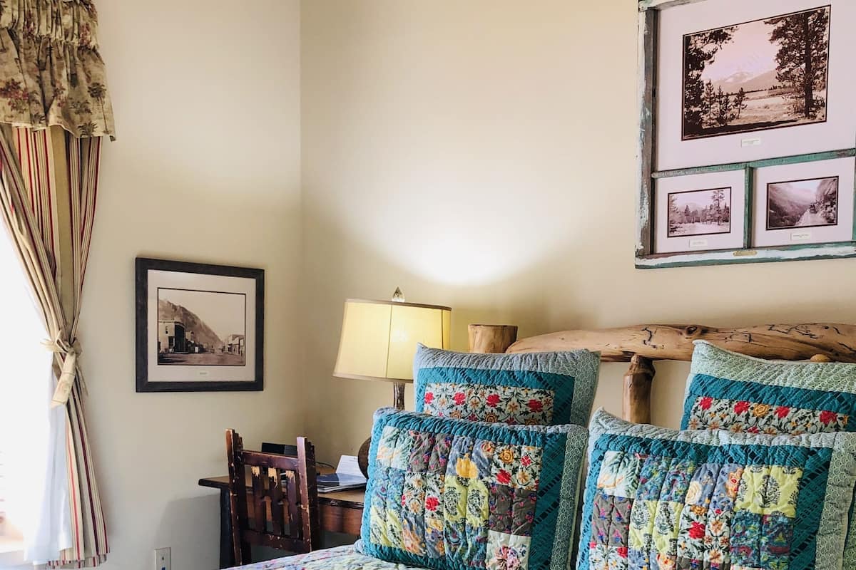 Deluxe Room, 1 Queen Bed