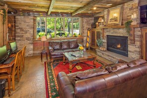 Lobby sitting area - Annabelle Inn (Aspen)