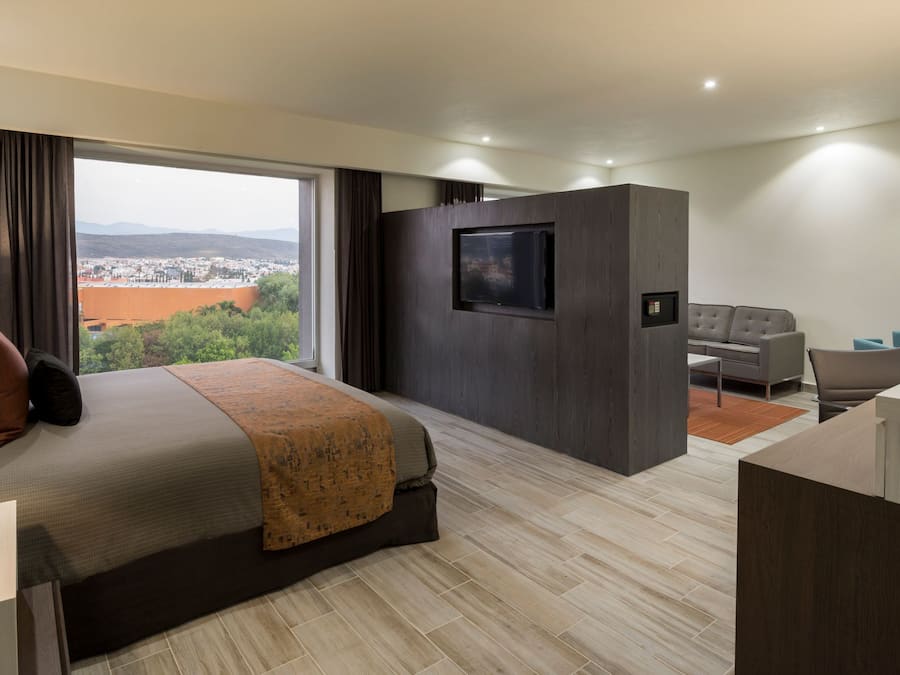 Premium bedding, in-room safe, desk, blackout drapes