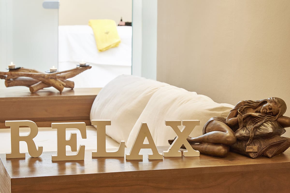 sauna, hot tub, steam room, turkish bath/hammam, body treatments