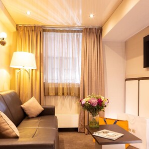 Living area - Choiseul Opera (Paris)