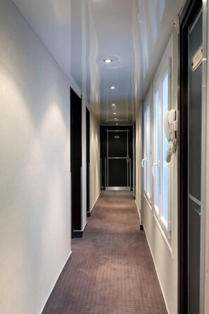 المنشأة من الداخل