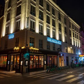 Exterior - Choiseul Opera (Paris)