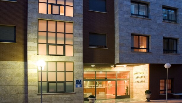 Front of property – evening/night - ApartHotel MM Badajoz (Badajoz)