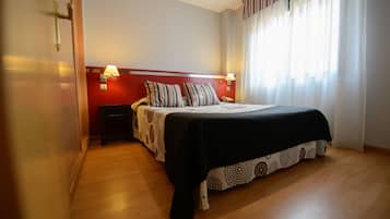 1 bedroom, in-room safe, desk, iron/ironing board
