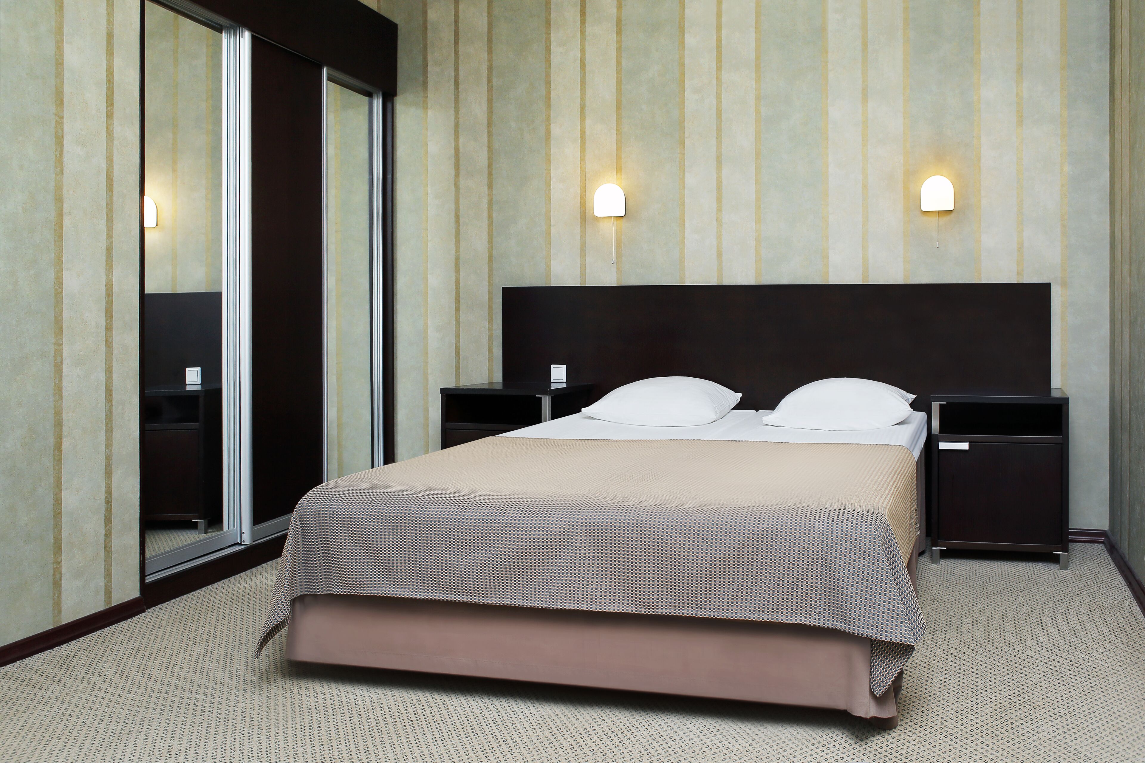 Doppelzimmer | Minibar, Zimmersafe, Schreibtisch, kostenloses WLAN