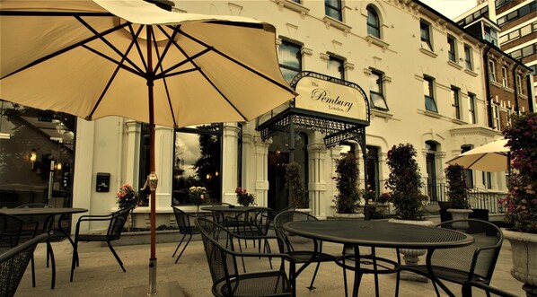 Petit déjeuner servi sur place