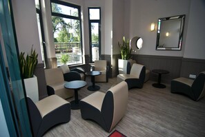 Lobby - The London Pembury Hotel (London)