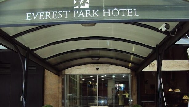 Property entrance - Everest Park Hotel (Rio de Janeiro)