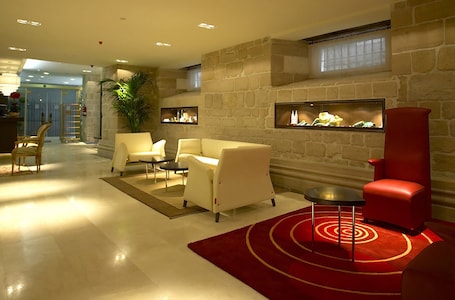 Lobby sitting area. Hotel Rice Palacio de los Blasones