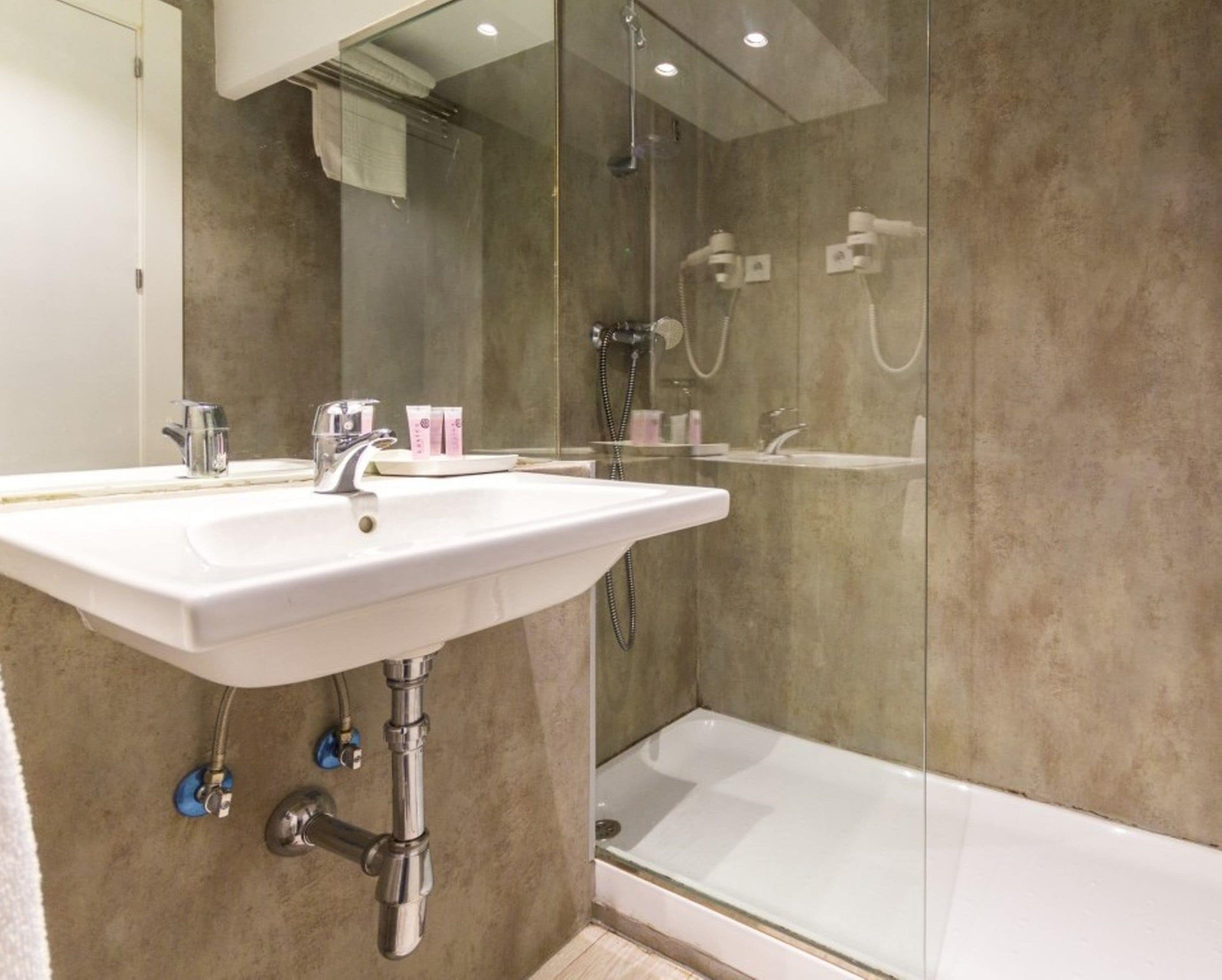 Free toiletries, hair dryer, towels