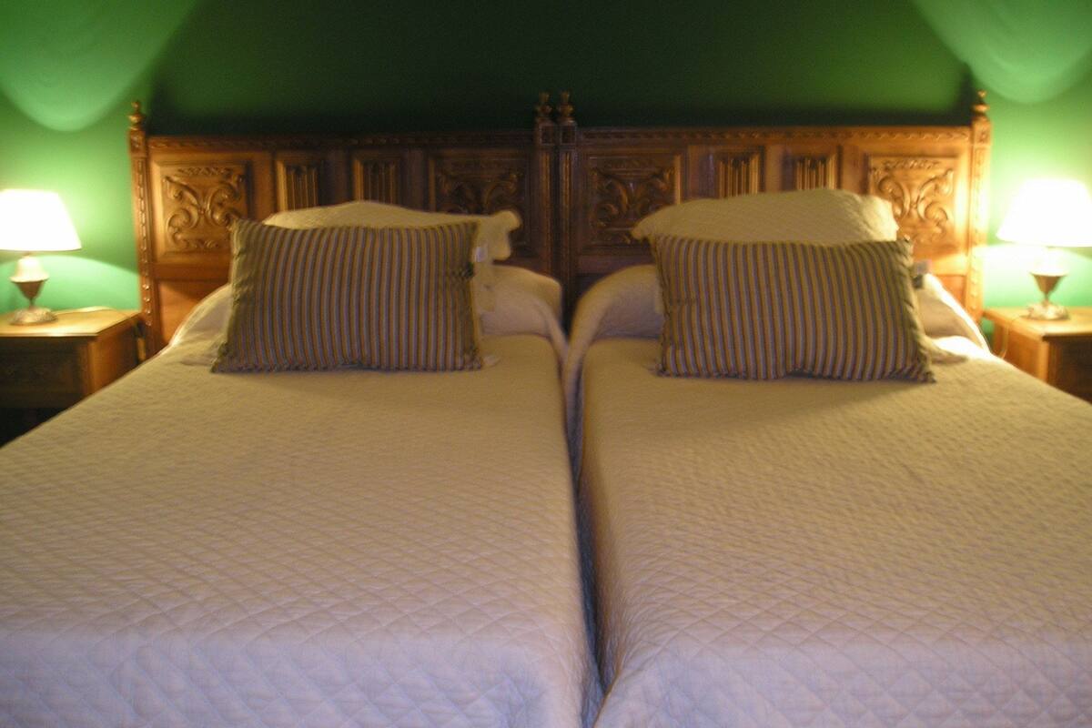 double room | blackout curtains, free cots/infant beds