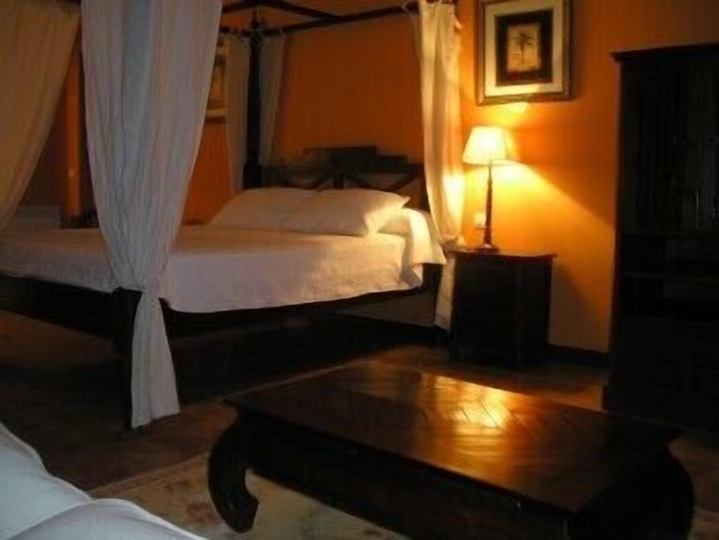 double room | blackout curtains, free cots/infant beds