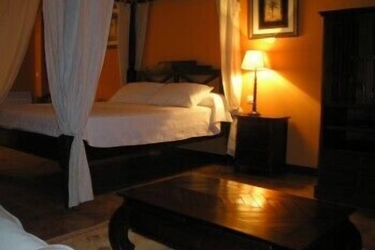 double room | blackout curtains, free cots/infant beds