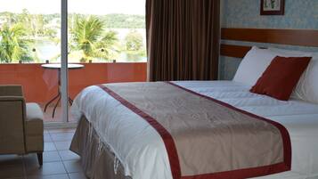 Deluxe Double Room Single Use, 1 Bedroom | Premium bedding, Tempur-Pedic beds, individually furnished, desk