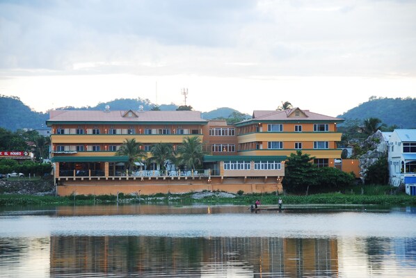 Exterior - Peten Esplendido Hotel and Conference Center (Flores)