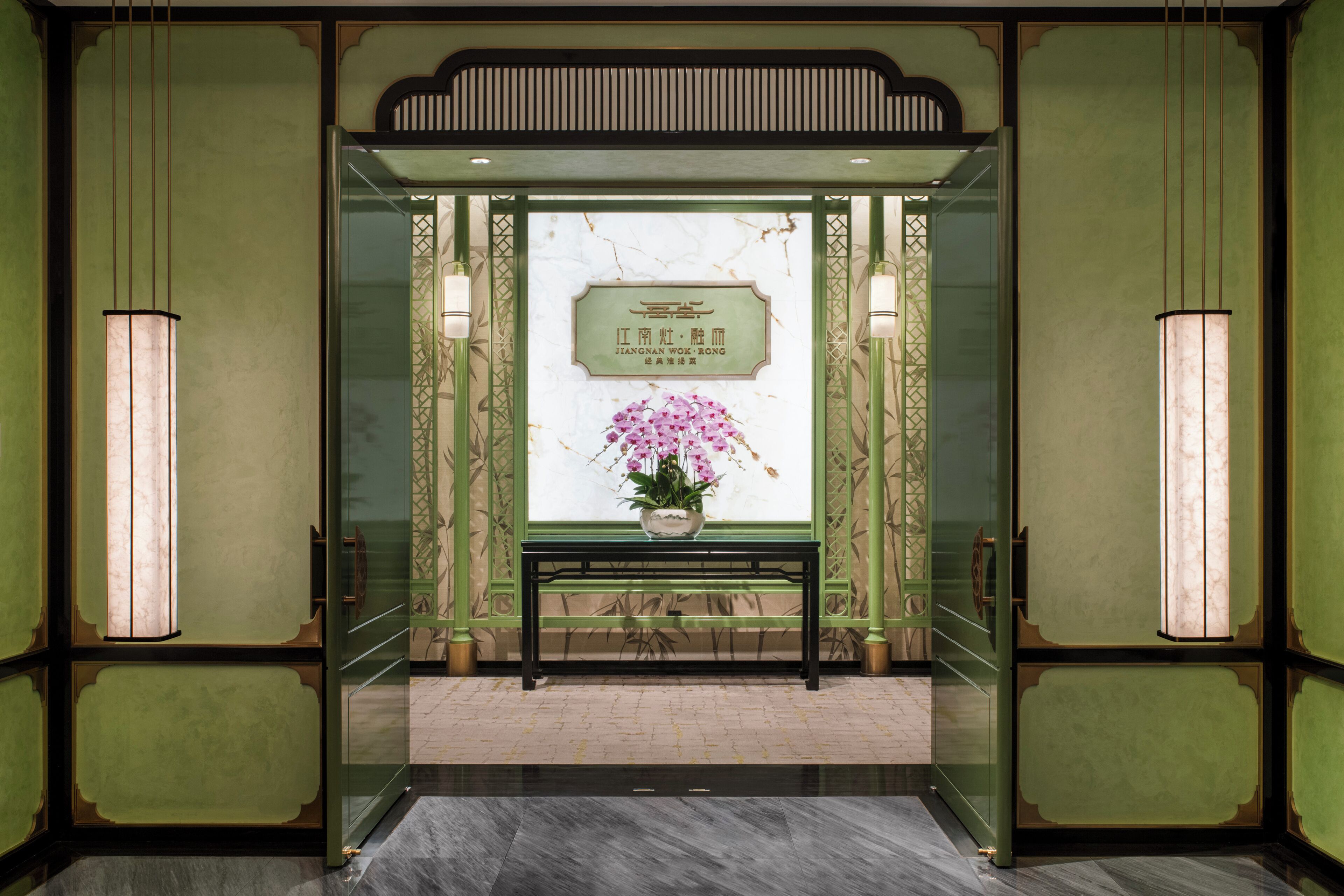 3 restaurants, breakfast served