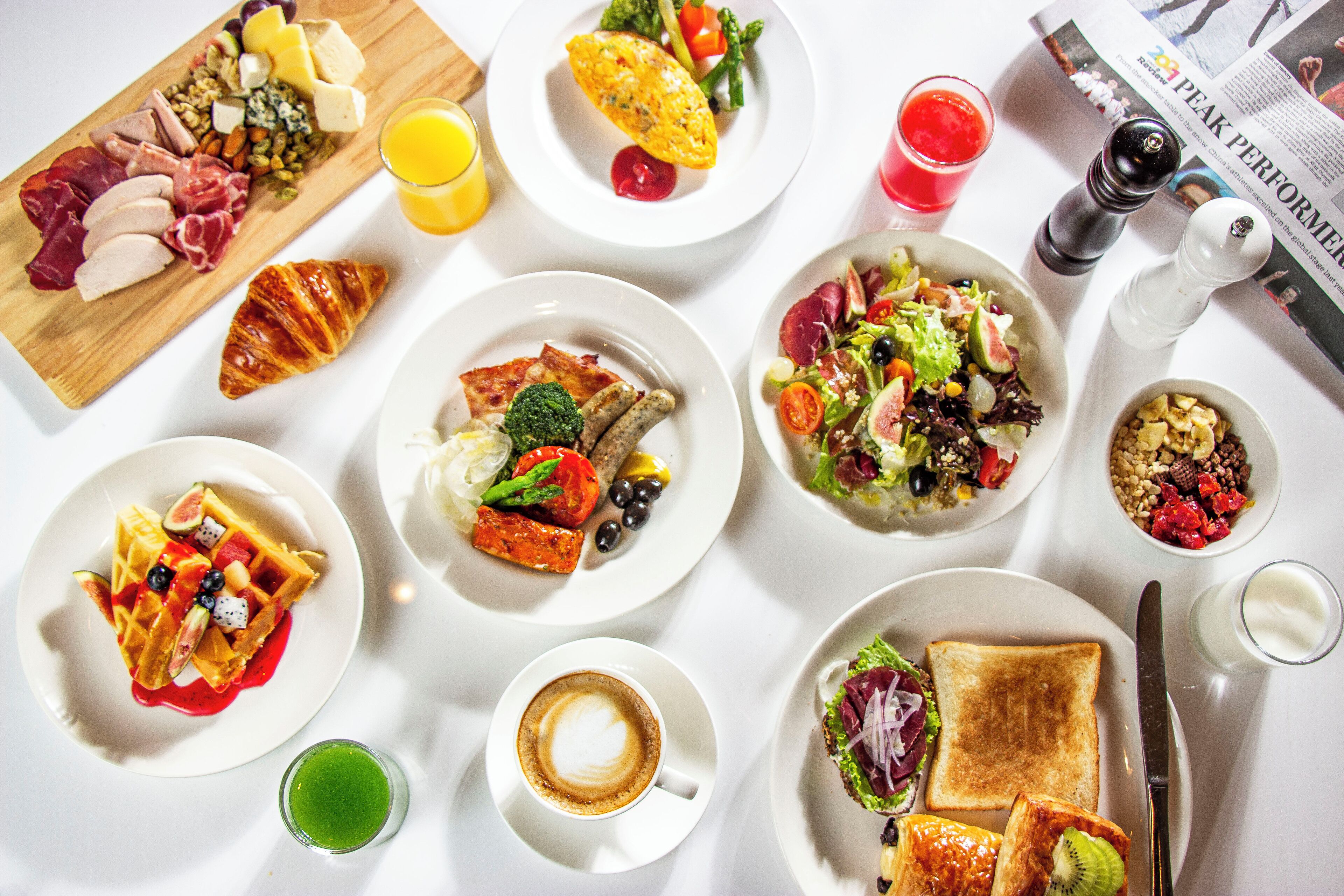 Daily buffet breakfast (CNY 140 per person)