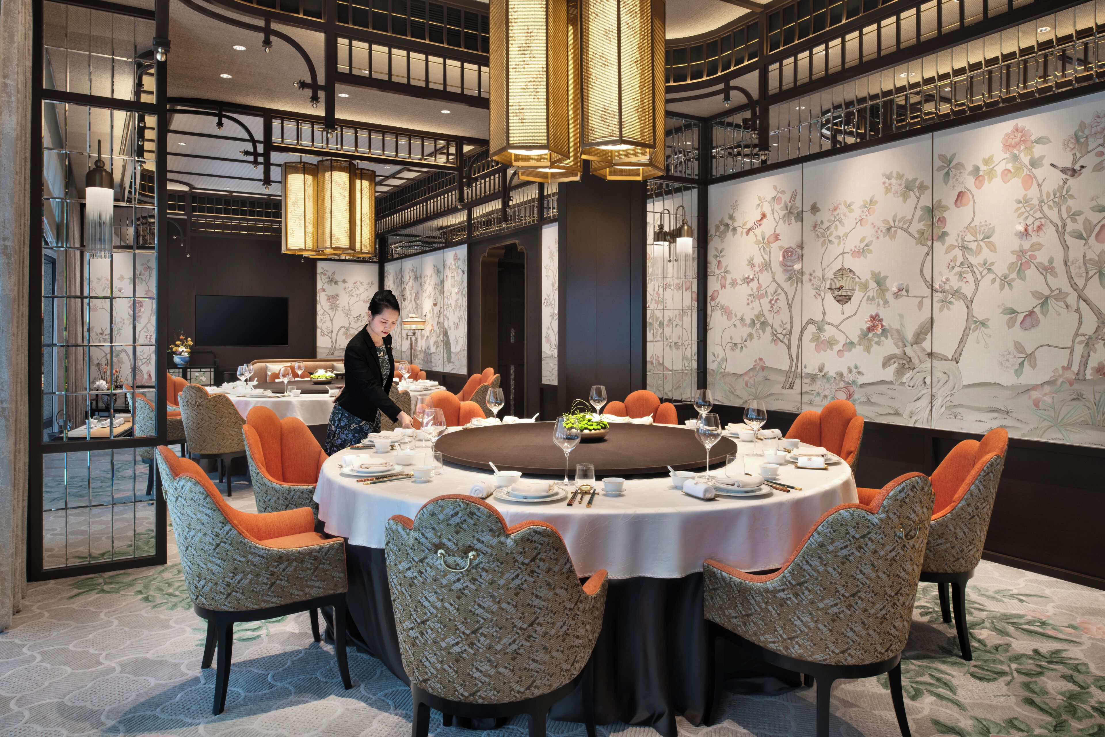 3 restaurants, breakfast served