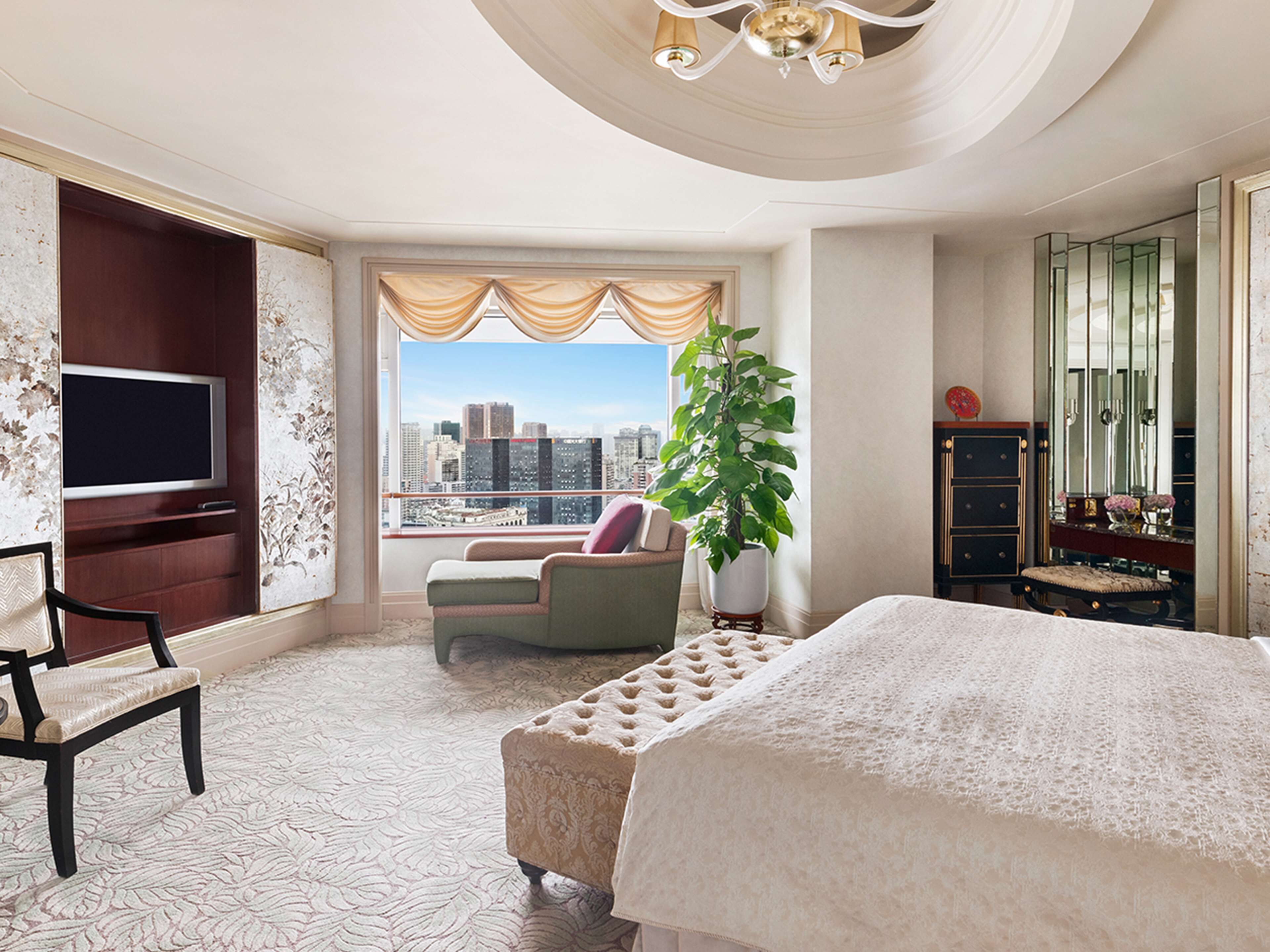 minibar, in-room safe, desk, blackout curtains