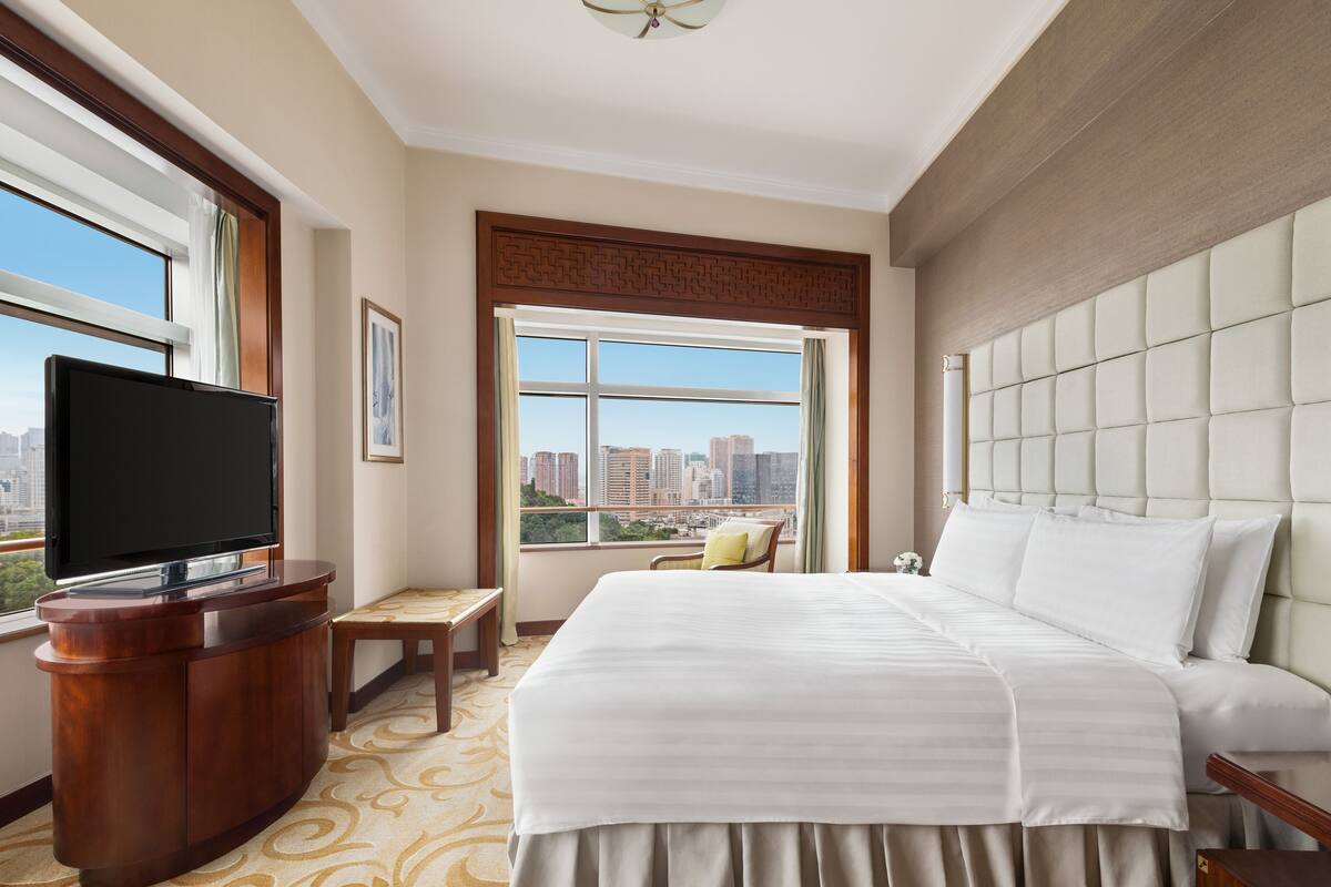 Minibar, in-room safe, desk, blackout curtains