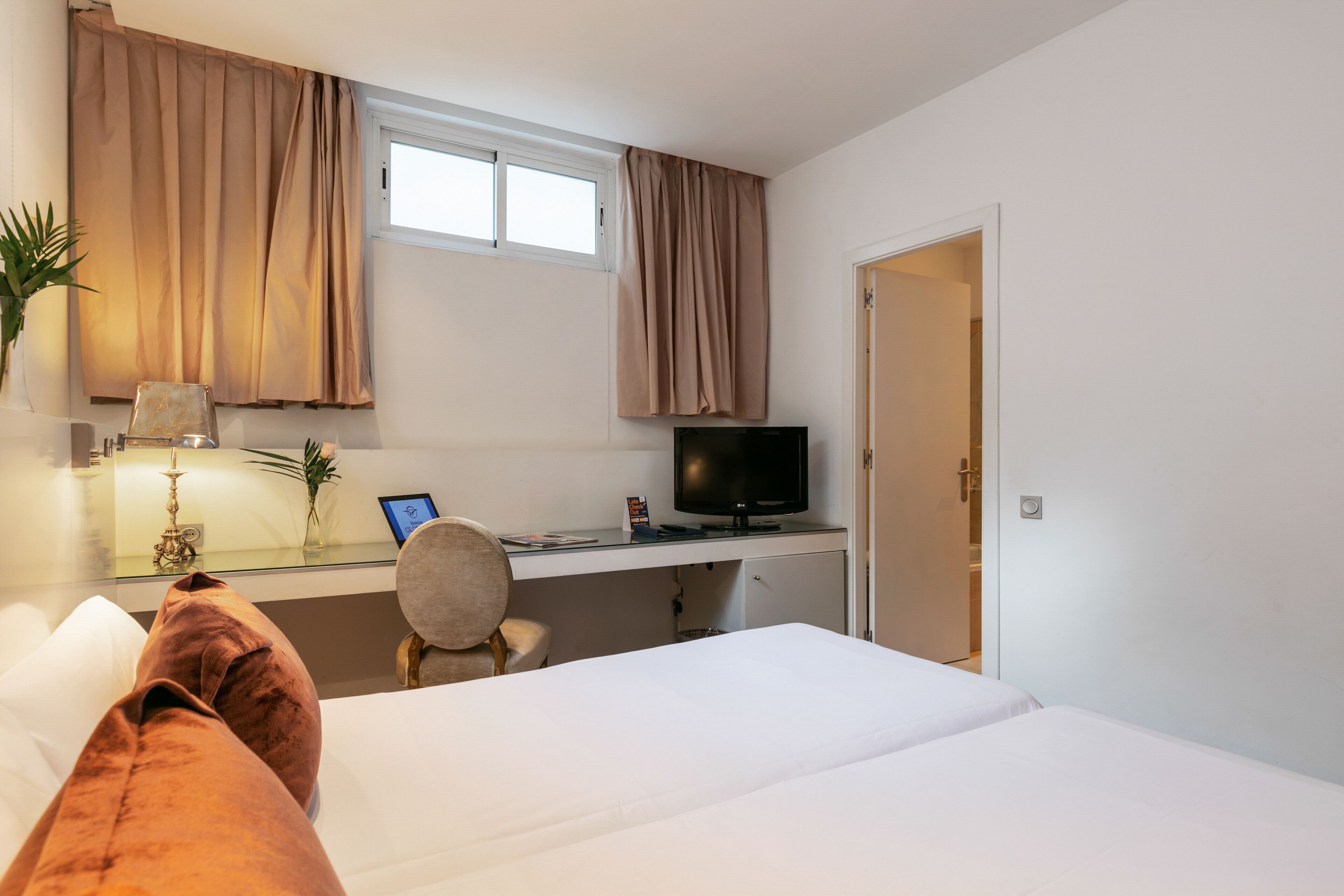 in-room safe, iron/ironing board, free wifi, bed sheets