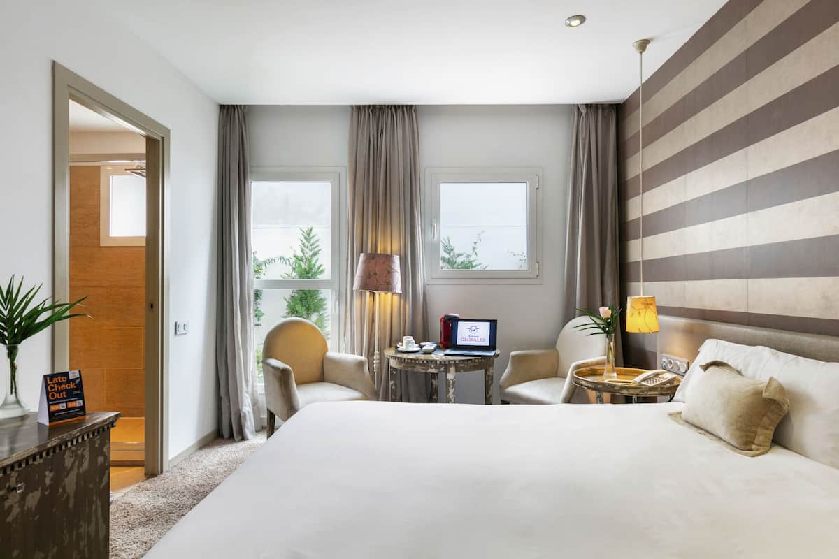 In-room safe, iron/ironing board (on request), WiFi (free), bed sheets